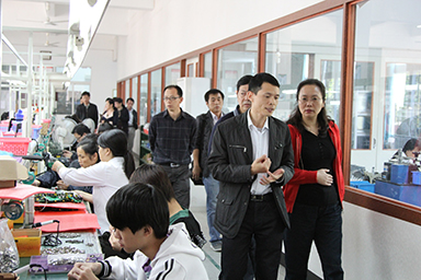 福建省委統(tǒng)戰(zhàn)部副部長(zhǎng)、省工商聯(lián)黨組書記王玲視察虹潤(rùn)公司
